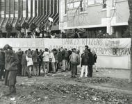 405054 Afbeelding van de demonstratie van studenten tegen bezuinigingen op de studiebeurs en verhoging van het ...